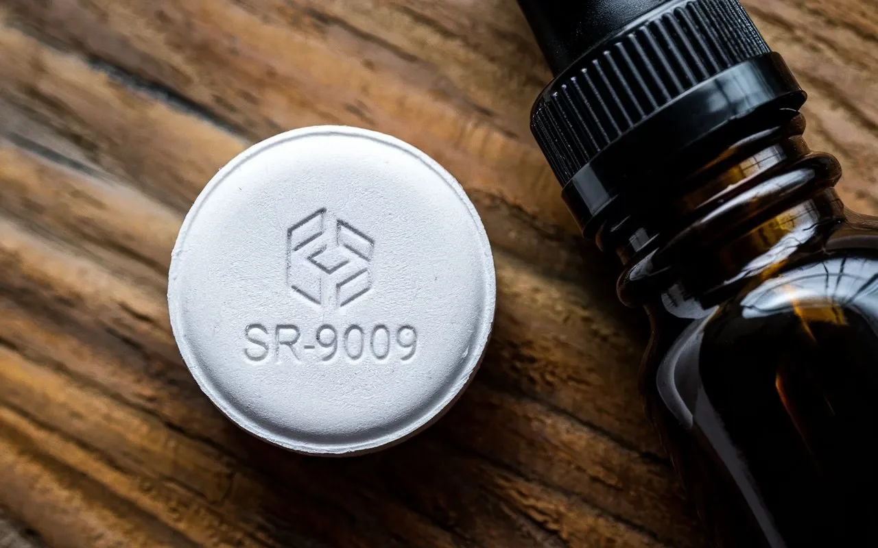 SR-9009 Stenabolic: Πώς Λειτουργεί, Ποια τα Οφέλη και οι Πιθανοί Κίνδυνοι;